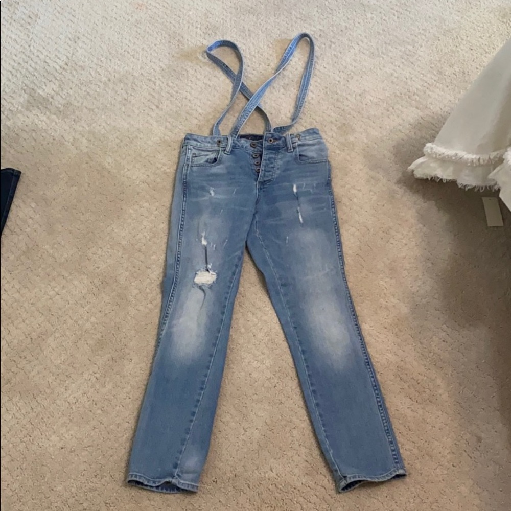 Light wash skinny jean
